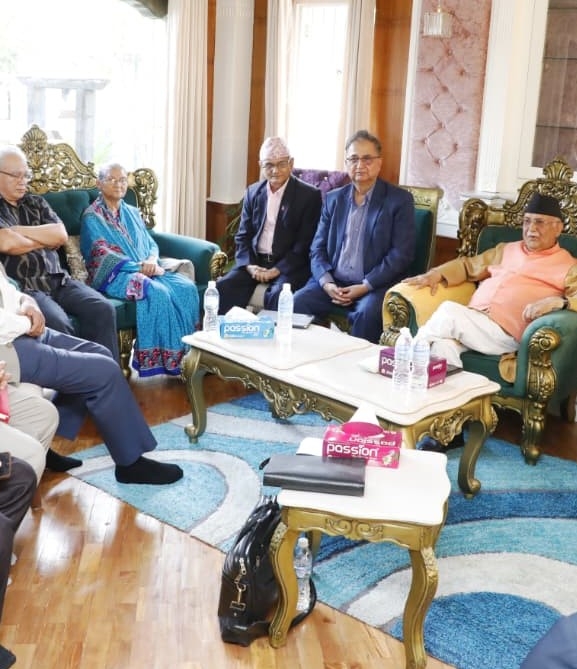 विकल्पमा नेता तयार नहुँदा एमालेमा कसैले मागेनन् ओलीको राजीनामा 