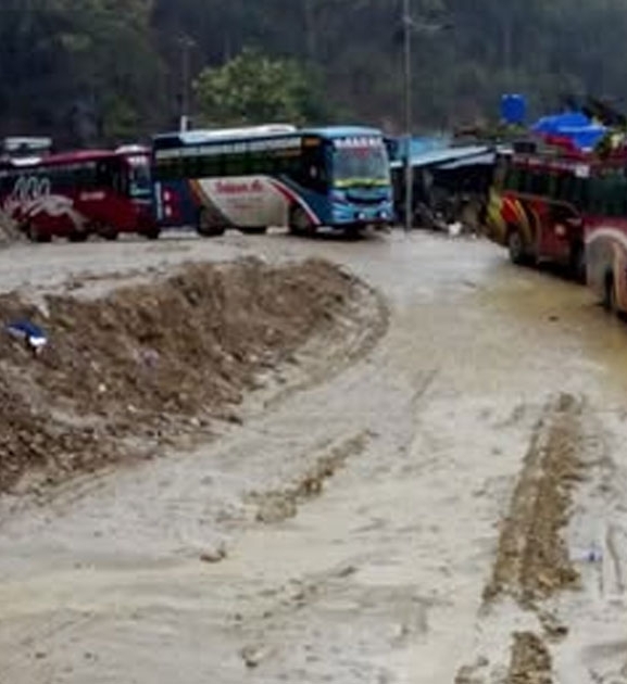 हिलो र चिप्लोले बुटवल–नारायणगढ सडक अवरुद्ध