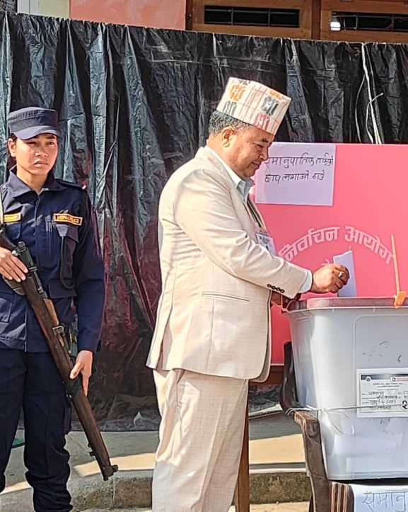 महेश बस्नेतले गरे मतदान