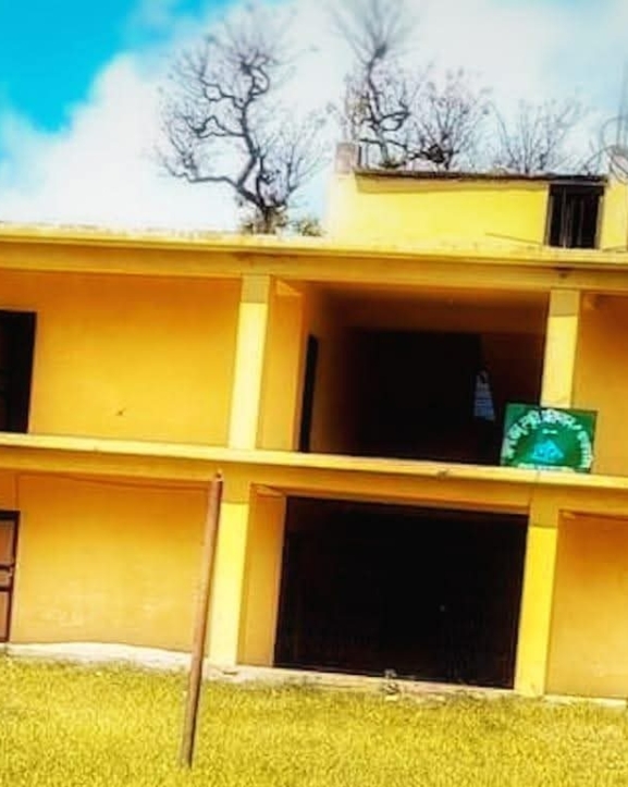 बाढीपीडितका लागि वीरेन्द्र माध्यामिक विद्यालय आधारभूत तहका शिक्षक र विद्यार्थीले गरे सहयोग
