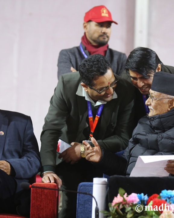 एमाले महाधिवेशन : बुधबार बिहान ८ बजेसम्मका लागि निर्वाचन प्रक्रिया स्थगित