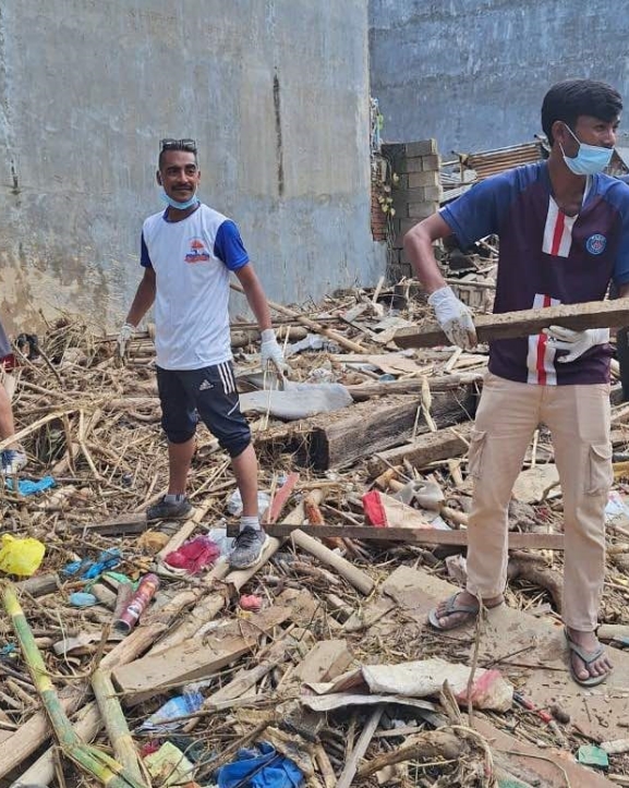 बाढी प्रभावित क्षेत्रमा एमालेका युवा विद्यार्थीको सरसफाइ अभियान