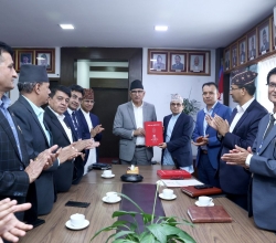 राजस्व परामर्श समितिद्वारा अर्थमन्त्रीसमक्ष प्रतिवेदन पेस