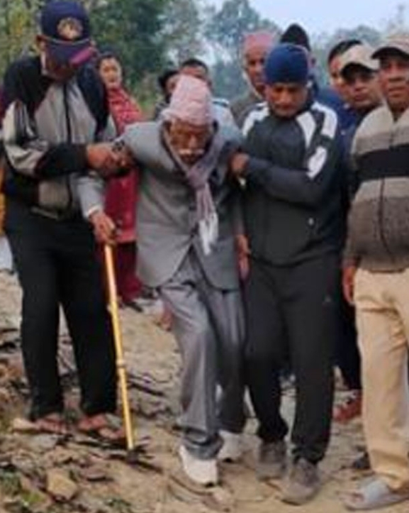 १०७ वर्षीय गणेशबहादुर रावतले गरे मतदान