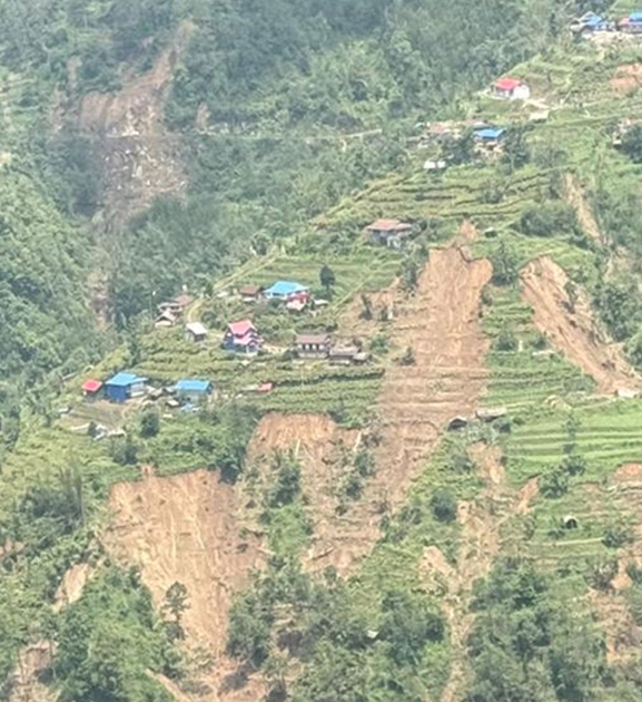 पाँचथरको च्याङथापूका २६ घर पहिरोको उच्च जोखिममा