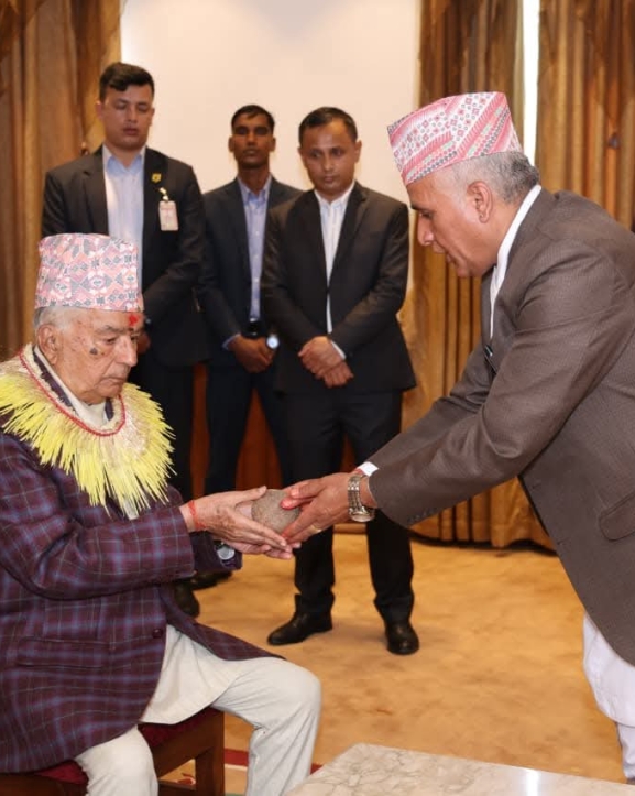 राष्ट्रपतिबाट बडादसैंको टीका ग्रहण