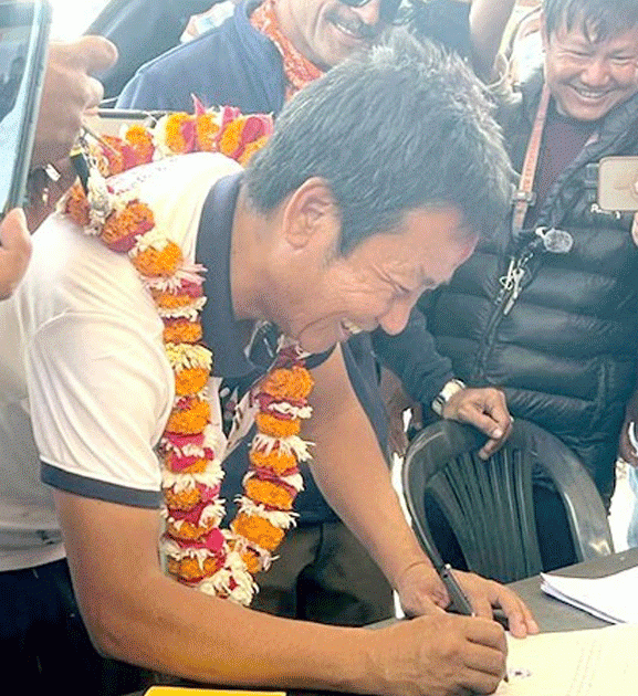 हर्क साम्पाङले सुनसरी–१ बाट गराए उम्मेदवारी दर्ता