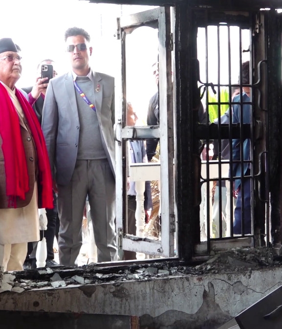 सार्वजनिक सम्पत्ति जलाउनेहरूलाई कारबाही हुनुपर्छ : अध्यक्ष ओली