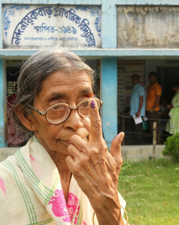 मतदाता सूची विवादबीच पश्चिम बंगालमा मतदान सुरु