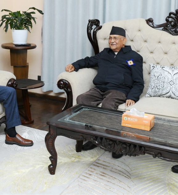 देउवा भेट्न महाराजगञ्ज पुगे ओली–पोखरेल   