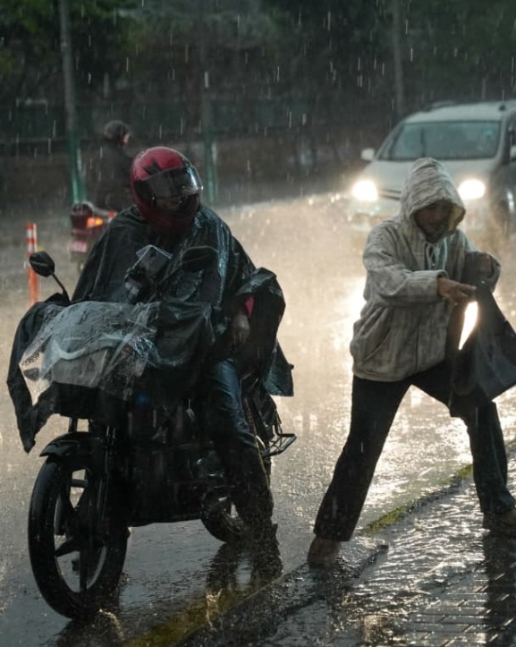 हुरीबताससहित वर्षा : मकवानपुरमा सबैभन्दा बढी, वर्षा उत्तरपूर्वतिर सर्दै