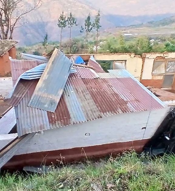 हावाहुरीले छाना उडाएपछि सशस्त्र प्रहरीलाई बस्न समस्या