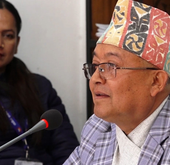 ‘संविधानका धारा होइन, आफ्नो पारा फेर्नुस्’