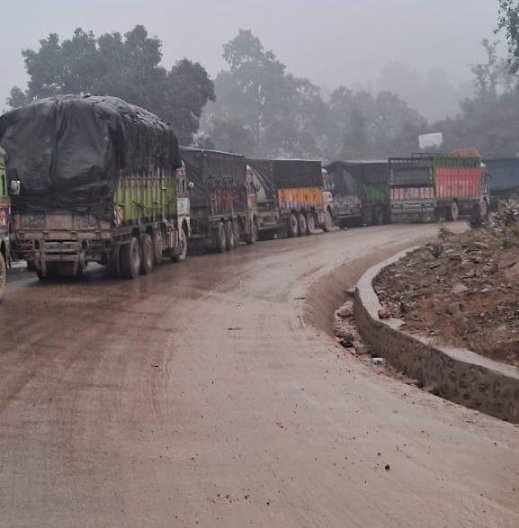 अवरुद्ध पूर्व-पश्चिम राजमार्गको दाउन्ने खण्ड एकतर्फी सञ्चालन