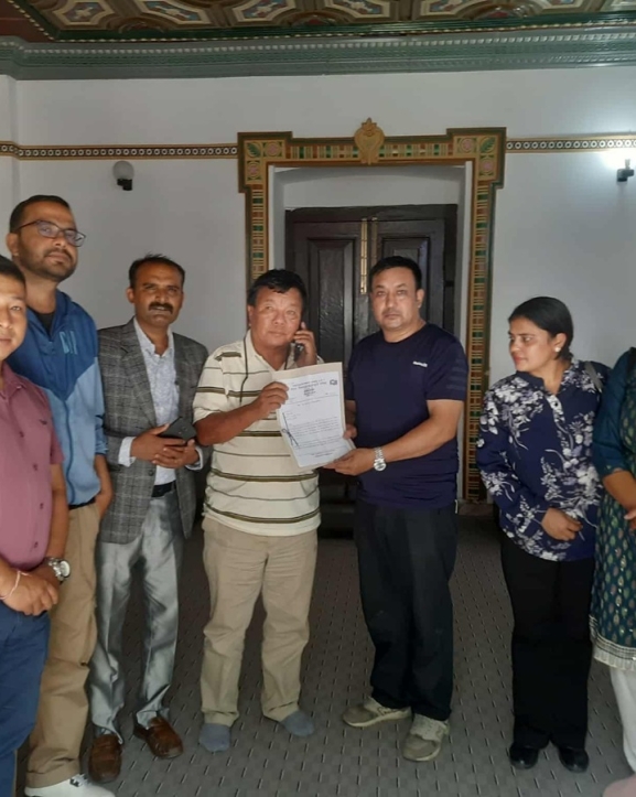 शिक्षामन्त्री पुनसमक्ष विद्यालय कर्मचारीको ध्यानाकर्षण