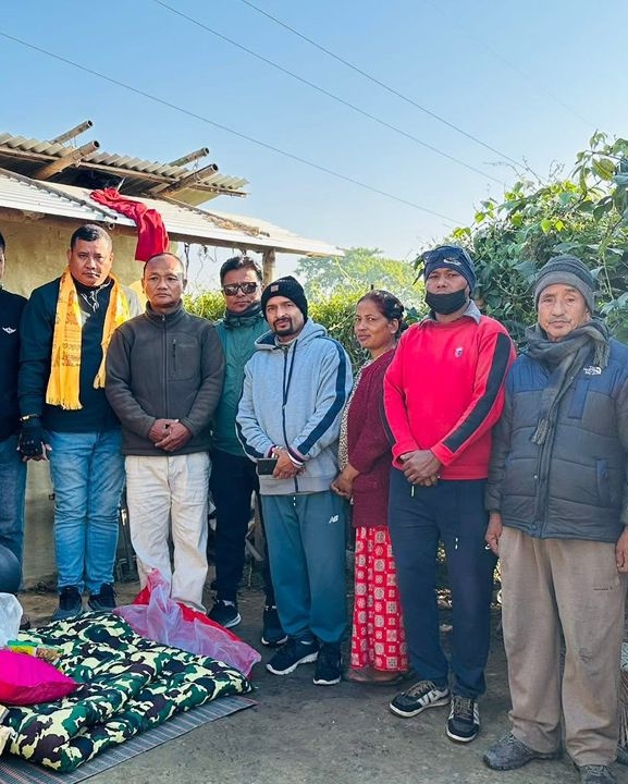 मलेसियामा व्यवसाय गर्दै आएका लामाद्वारा अपाङ्गता भएको परिवारलाई सहयोग