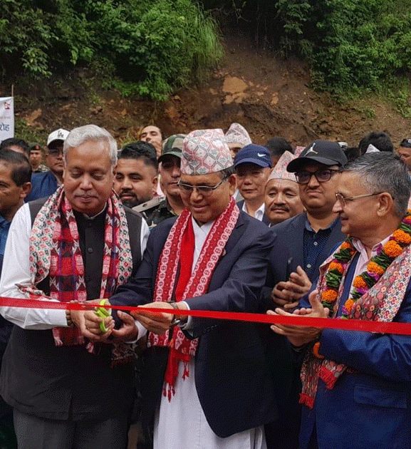 भौतिक पूर्वाधार मन्त्री दाहालद्वारा बेलिब्रिज उद्घाटन
