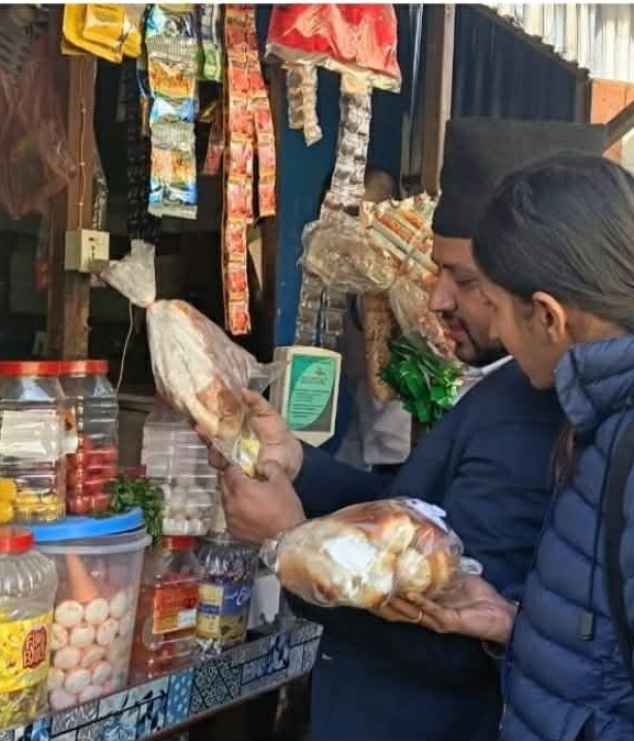 मुसिकोटमा बजार अनुगमन, म्याद गुज्रिएका खाद्य सामग्री बरामद