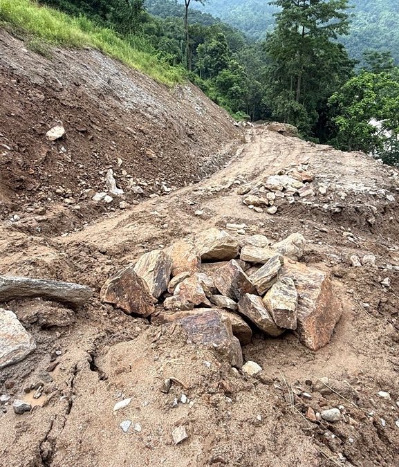 वर्षासँगै ९ सडकखण्ड अवरुद्ध, यात्रामा सतर्कता अपनाउन आग्रह