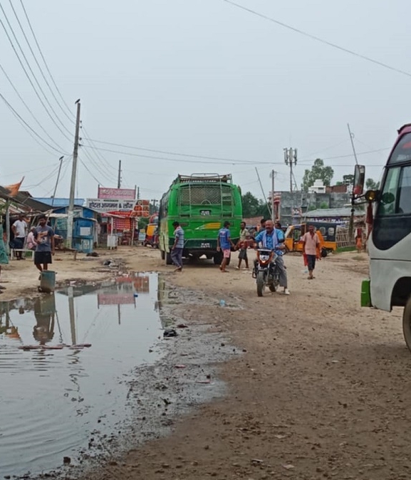 ठाडी बजारमा बसपार्क नहुुँदा सास्ती