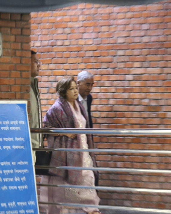 थप उपचारको लागि देउवा दम्पती सिंगापुर प्रस्थान