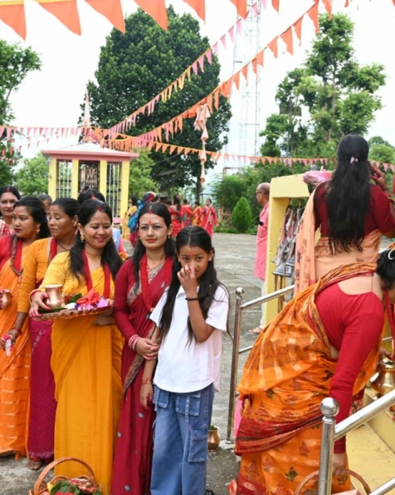 साउनको अन्तिम सोमबार : छत्रेश्वरी शक्तिपीठमा भक्तजनको घुइँचो