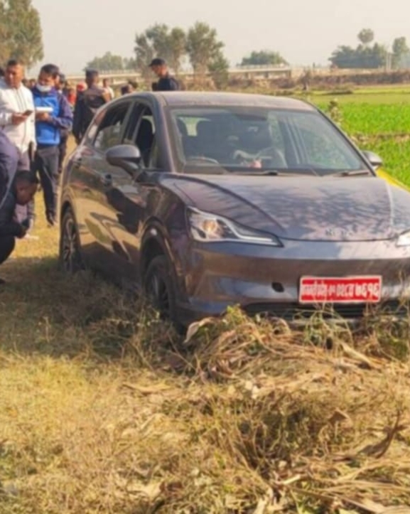 बारामा कारभित्र बेवारिसे शव फेला, टाउकोमा गोली लागेको आशंका 