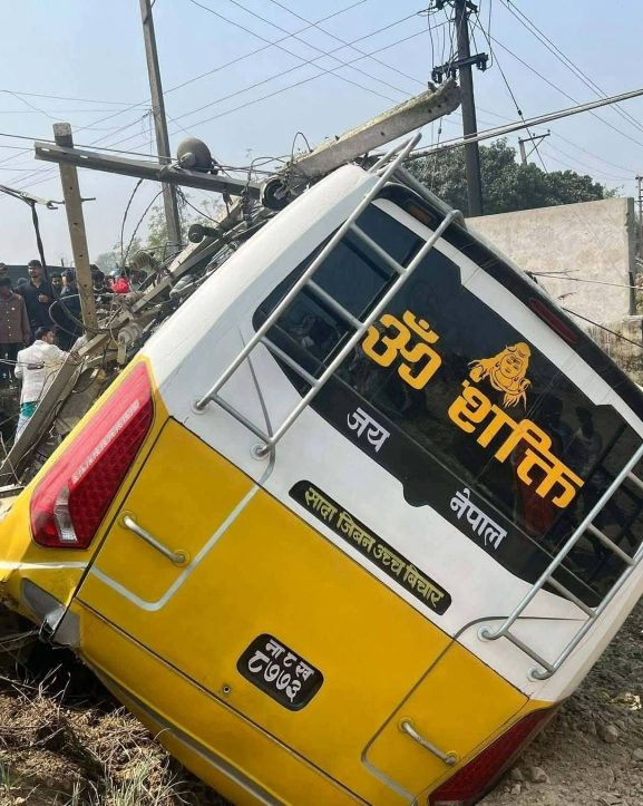 रौतहटमा बस दुर्घटना, ९ जना घाइते