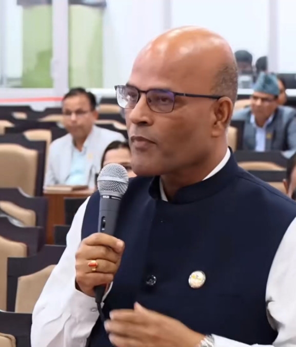 सरकारको केन्द्र सिंहदरबारबाट बाहिर सरेर ‘ज्वागल’ पुग्यो : अमरेशकुमार सिंह