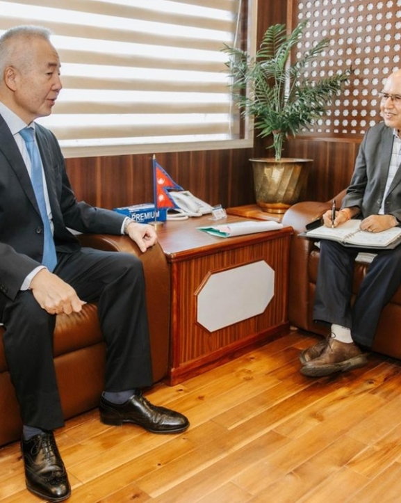 अर्थमन्त्री खनाल र जापानका राजदूतबीच भेट