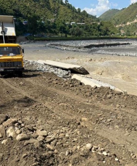 बिपी राजमार्गः ‘ट्र्याक’ खुलाएसँगै मर्मत थालियो