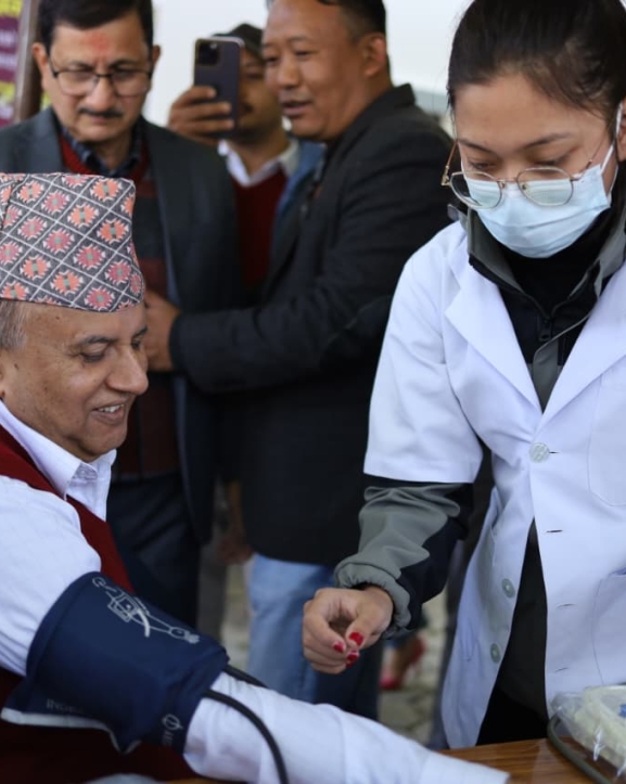 महाधिवेशनको मुखैमा एमाले नेता–कार्यकर्ताद्वारा सकारात्मक सन्देश दिन रक्तदान 