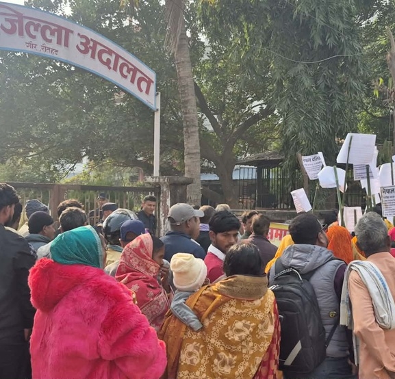 जग्गा हड्प्नेमाथि कडा कारबाहीको माग गर्दै गौरमा प्रदर्शन