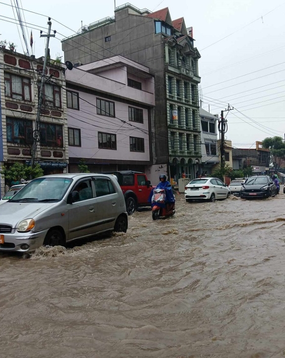 वर्षाले काठमाडौं उपत्यकाको जनजीवन प्रभावित