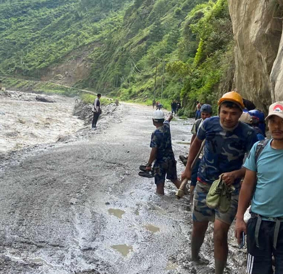 रसुवा बाढी : विस्थापित ९ सय जना सुरक्षित स्थानमा