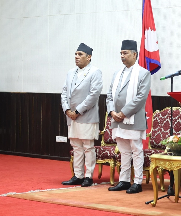 नवनियुक्त सामान्य प्रशासनमन्त्री न्यौपानेले लिइन् शपथ