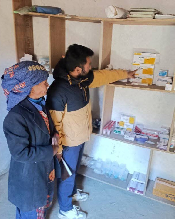 चिसो बढेसँगै त्रिपुरासुन्दरीका तीन स्वास्थ्य संस्थामा अनुगमन, समयमै औषधीकाे माग गर्न सुझाव