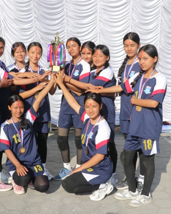 इलिक्सर एकेडेमीले उचाल्यो भलिबलको ट्रफी