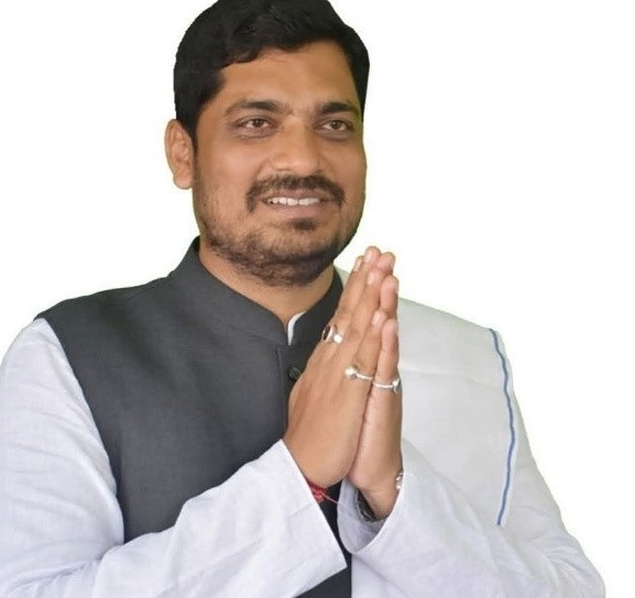 भ्रष्टाचार अभियोगमा पक्राउ परेका सांसद सिंह निलम्बित