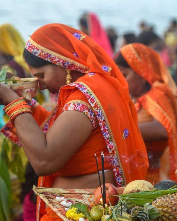 छठ पर्वको मुख्य दिन आज, अस्ताउँदो सूर्यको पूजा गरिँदै