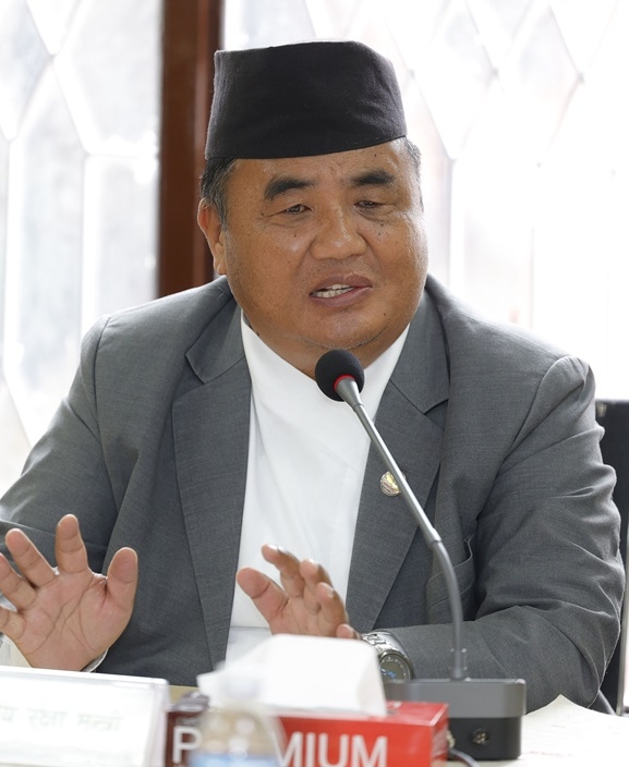 सबैलाई नागरिकता दिने भएपछि कागजपत्र र दण्ड जरिवानामा कडाइ गर्नुपर्छ : मन्त्री राई