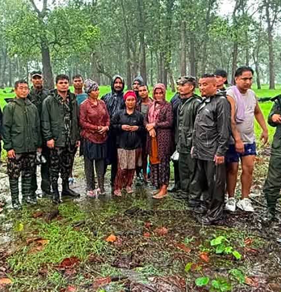 च्याउ टिप्न जाँदा सम्पर्कविहीन भएका १४ महिला आए सम्पर्कमा