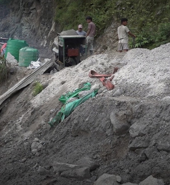 कान्ति राजमार्गको स्तरोन्नति तीव्र : ५० प्रतिशत भौतिक प्रगति, समयमै सम्पन्न गर्ने निर्माण व्यवसायीको दाबी