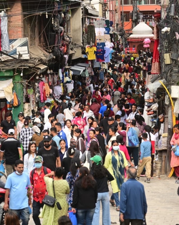सुस्त दसैं बजार, किन्ने भन्दा घुम्ने धेरै
