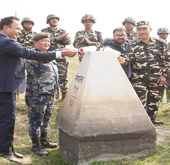 झापामा सीमास्तम्भ मर्मत गरिँदै