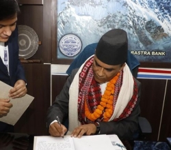 नवनियुक्त गभर्नर पौडेलले सम्हाले कार्यभार, ५० र १ हजारको नयाँ नोट छाप्ने पहिलो निर्णय