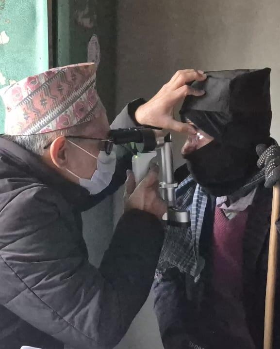 घोडाघोडीमा निःशुल्क आँखा जाँच शिविर : ३८४ जनाको परीक्षण गर्दा ७५ मा मोतियाबिन्दुको समस्या