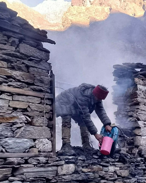 छेकम्पारमा आगलागी हुँदा एक जना घाइते