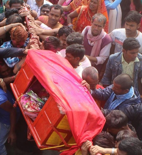 मिथिला मध्यमा परिक्रमाका यात्री जलेश्वरतर्फ