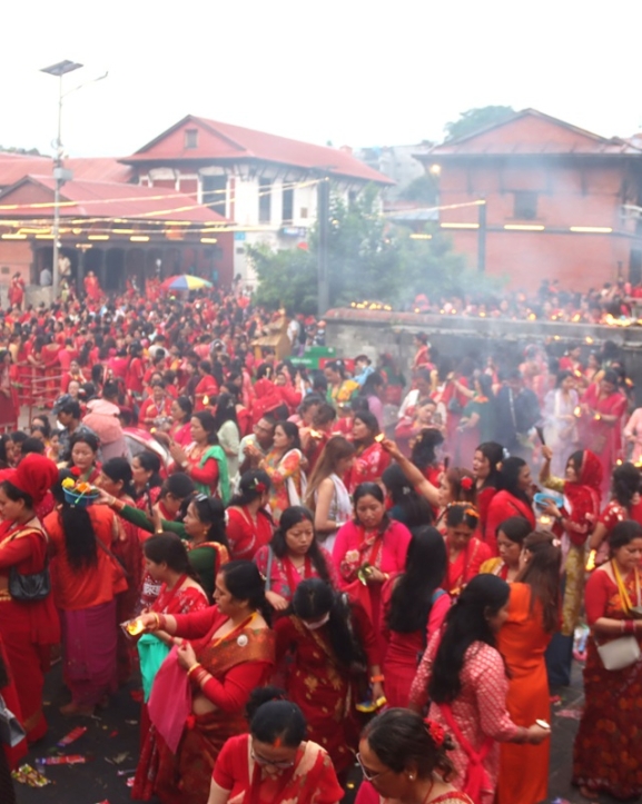 पशुपतिनाथलगायत देशभरका शिवालयमा  भक्तजनको घुइँचो